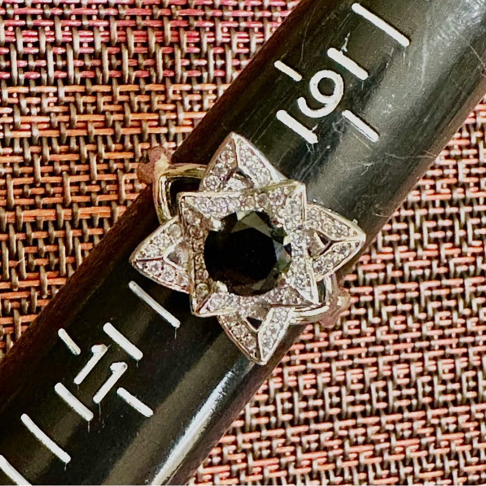 Fragrant Jewels Black and Silver Star Ring